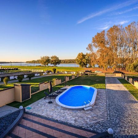 Villa Aljmaš Exteriér fotografie