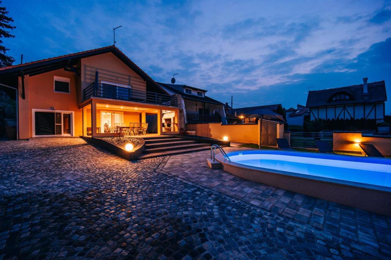 Villa Aljmaš Exteriér fotografie