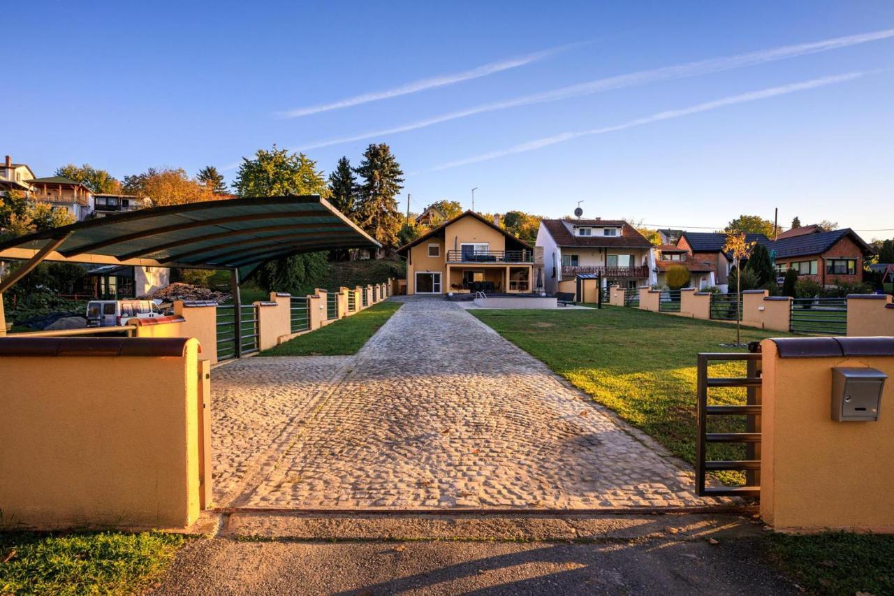 Villa Aljmaš Exteriér fotografie